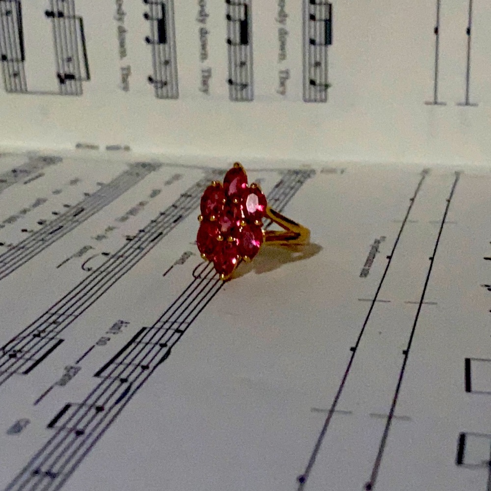 Vintage style gold tone pink statement ring size 6